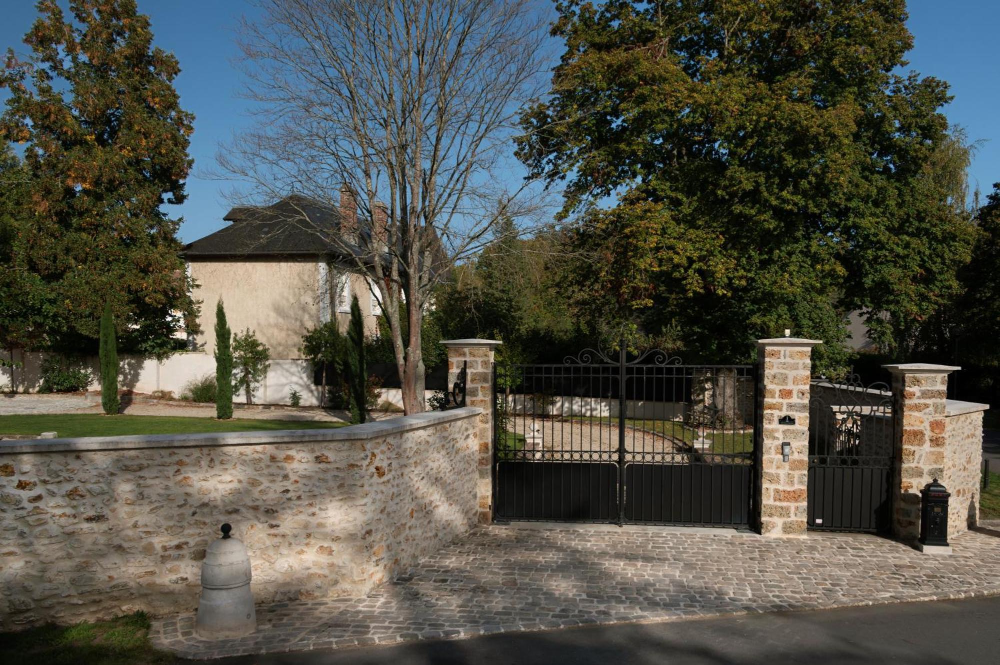 Loft Dans Le Clocher Face Au Chateau Bonnelles 外观 照片